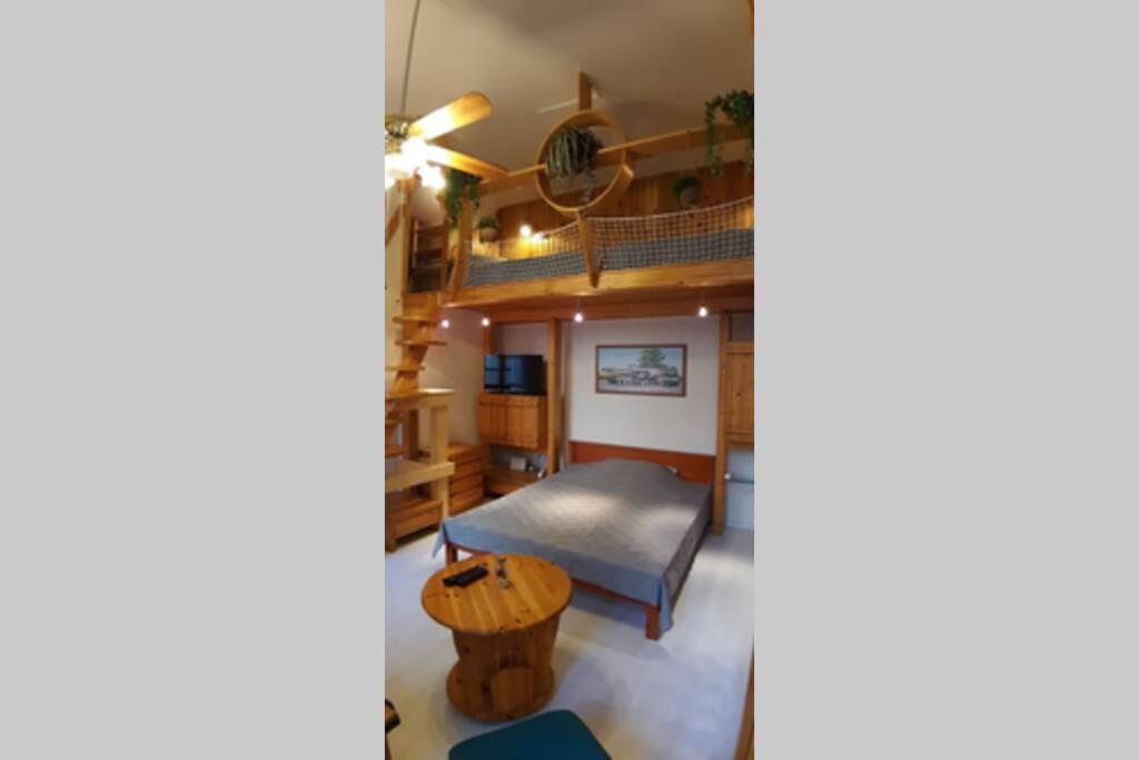 Little Cozy Apartman มิชโคลซ์ ภายนอก รูปภาพ