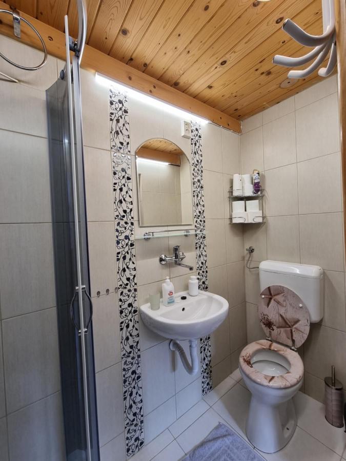 Little Cozy Apartman มิชโคลซ์ ภายนอก รูปภาพ