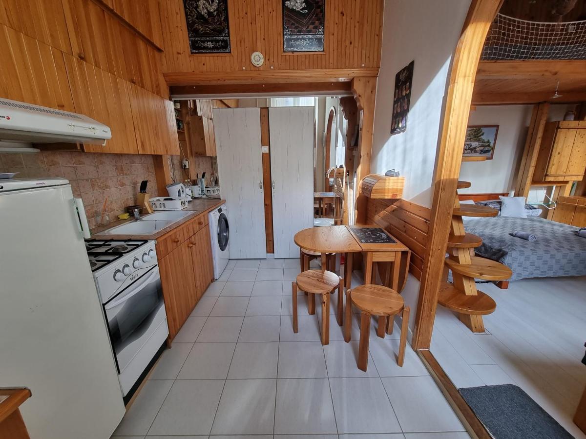 Little Cozy Apartman มิชโคลซ์ ภายนอก รูปภาพ