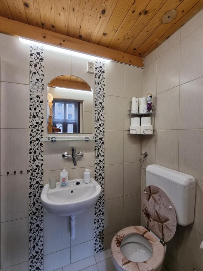 Little Cozy Apartman มิชโคลซ์ ภายนอก รูปภาพ