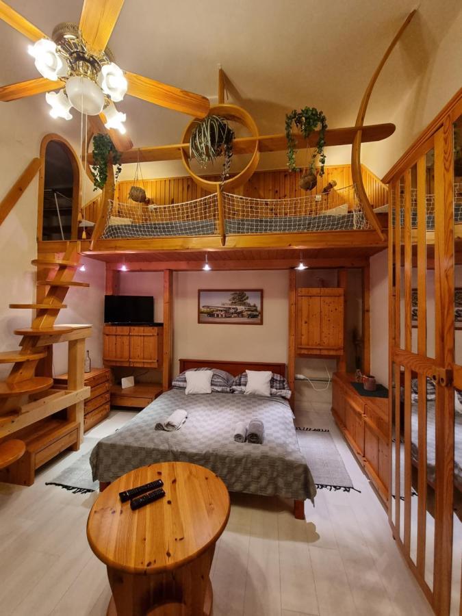 Little Cozy Apartman มิชโคลซ์ ภายนอก รูปภาพ