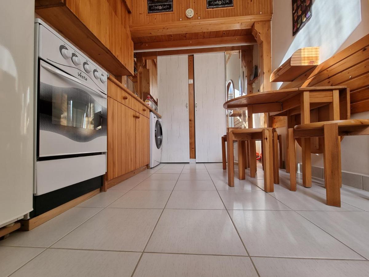 Little Cozy Apartman มิชโคลซ์ ภายนอก รูปภาพ