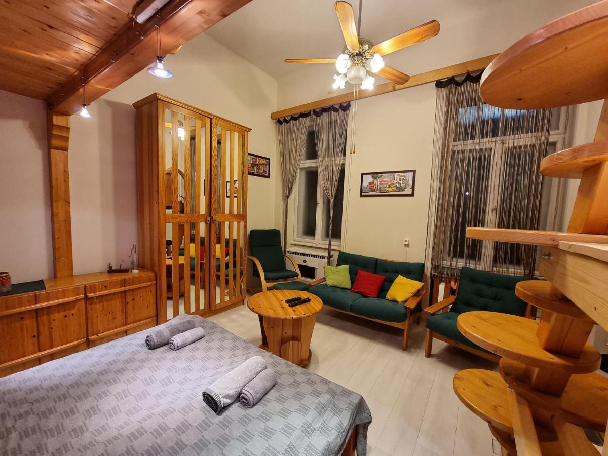 Little Cozy Apartman มิชโคลซ์ ภายนอก รูปภาพ