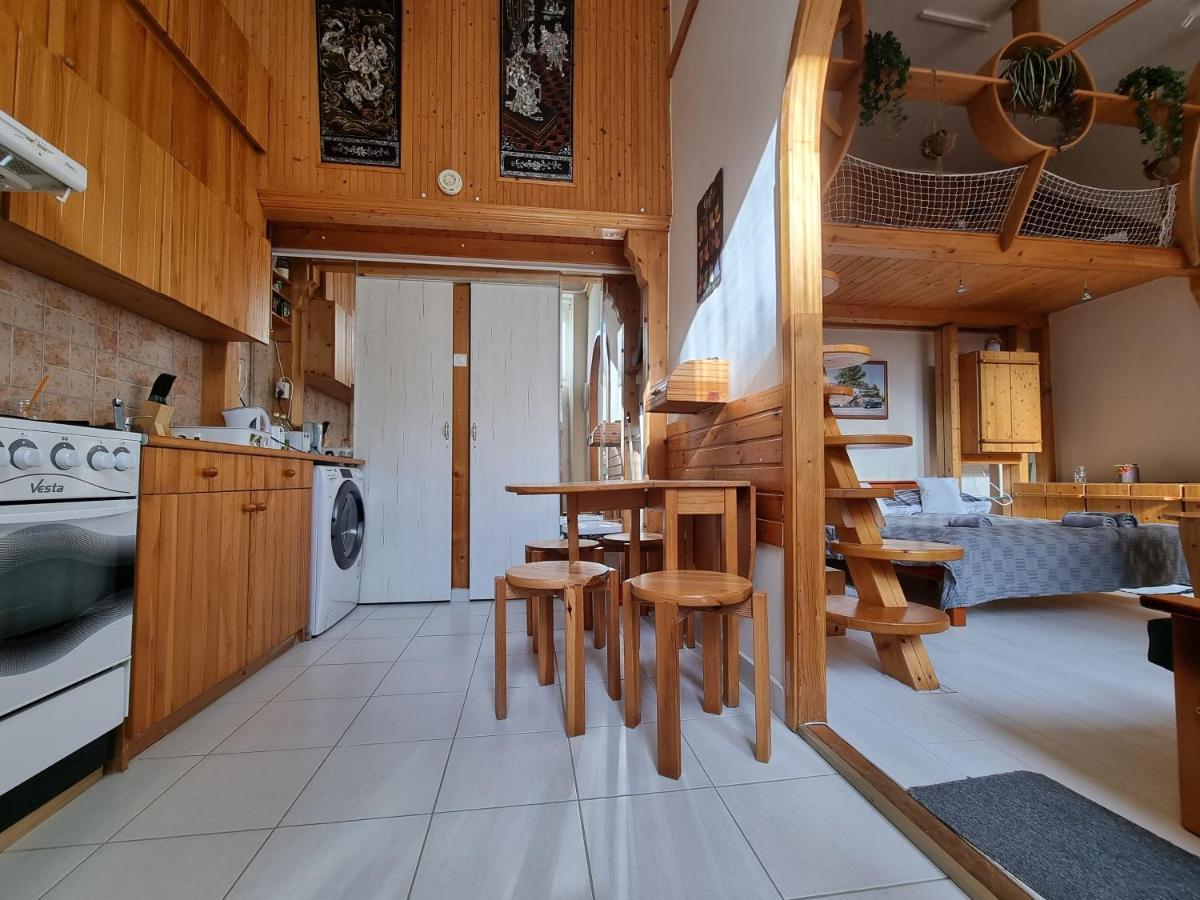 Little Cozy Apartman มิชโคลซ์ ภายนอก รูปภาพ