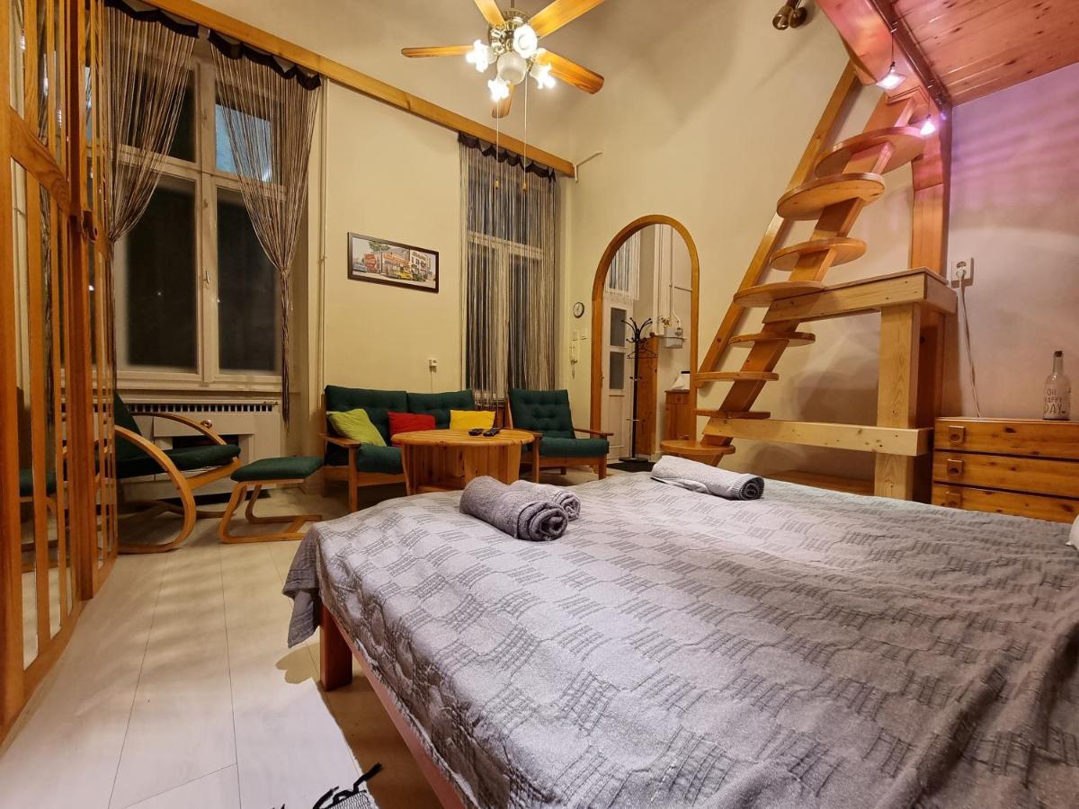 Little Cozy Apartman มิชโคลซ์ ภายนอก รูปภาพ