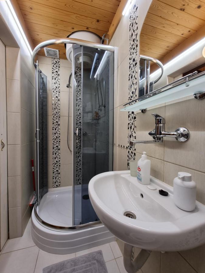 Little Cozy Apartman มิชโคลซ์ ภายนอก รูปภาพ